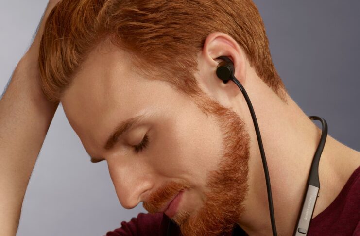 Da Bowers & Wilkins arriva PI4, le cuffie noise cancelling per runner