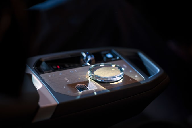 Il sistema di infotainment iDrive 8 di BMW usa machine learning e comprende il parlato Il sistema di infotainment iDrive 8 di BMW usa machine learning e comprende il parlato