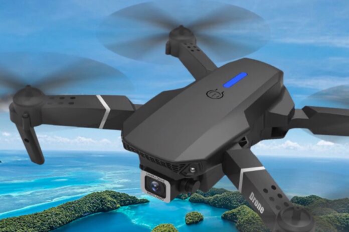 E525, drone ripiegabile con due videocamere in offerta lampo a 41,90 euro