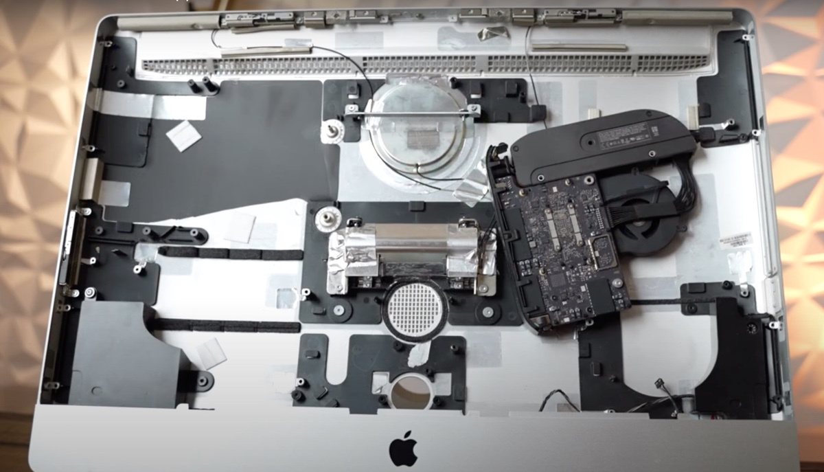 Il primo iMac M1 non arriva da Apple ma da uno youtuber