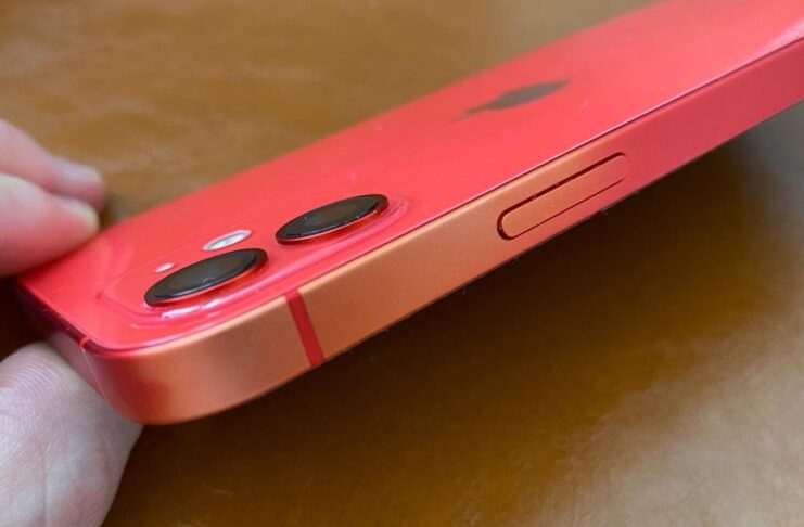 Segnalate sbavature di colore dal corpo di alcuni iPhone