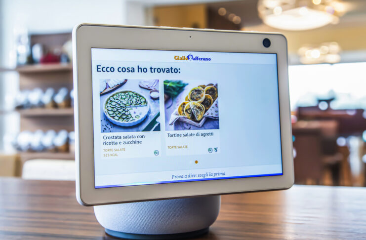 Il nuovo Echo Show 10 ruota per seguire l’utente