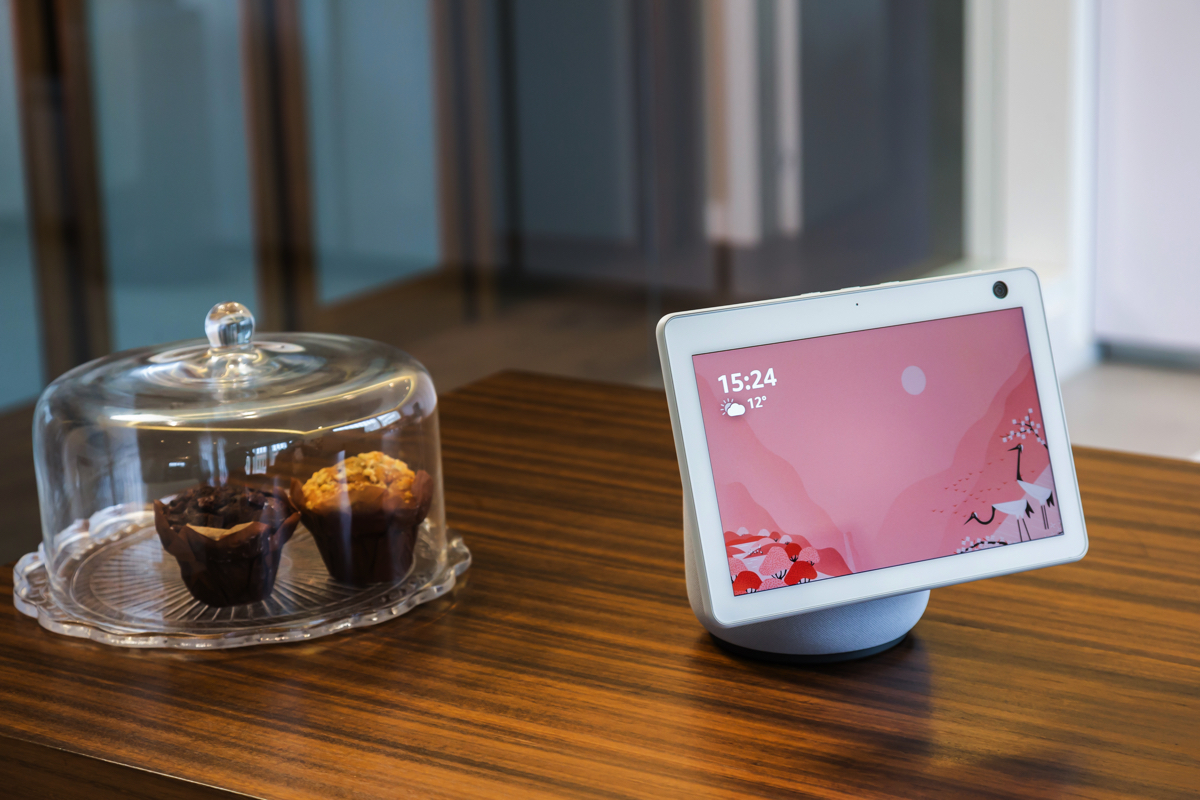 Il nuovo Echo Show 10 ruota per seguire l’utente