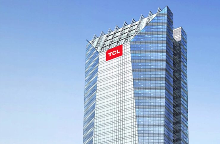 TCL pensa a uno smartphone pieghevole e arrotolabile