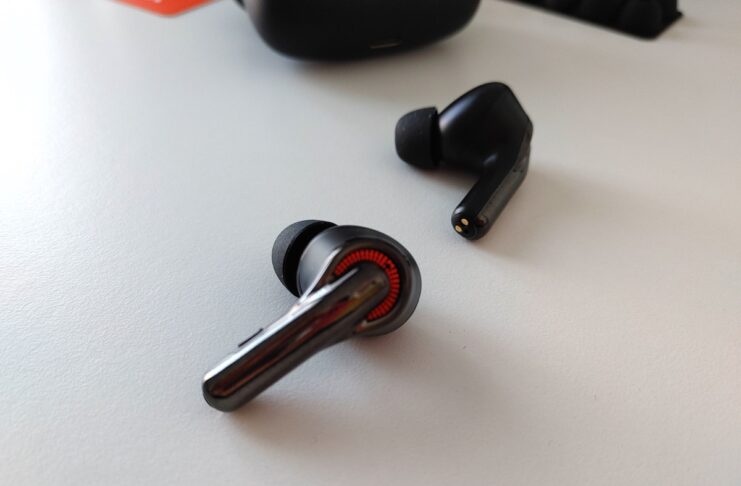 Recensione Tribit Flybuds C1, gli auricolari aggressivi in tutto