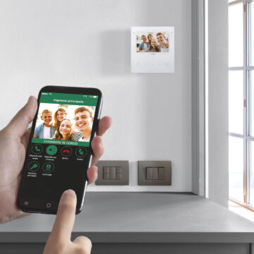 Vimar presenta il videocitofono smart Tab 5S Up: il connesso da 5″