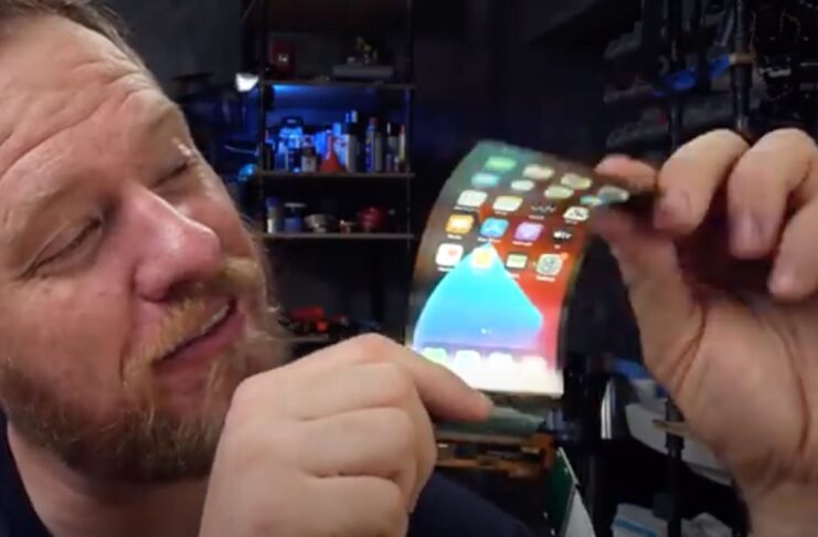AAA iPhone pieghevole cercasi, uno youtuber vuole costruirselo