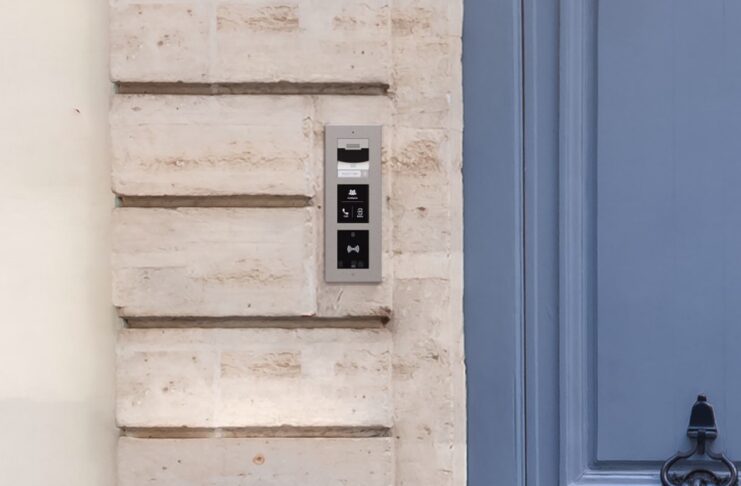 Citofonia su internet con 2N VERSO IP: video unboxing del posto esterno e dello schermo 7”