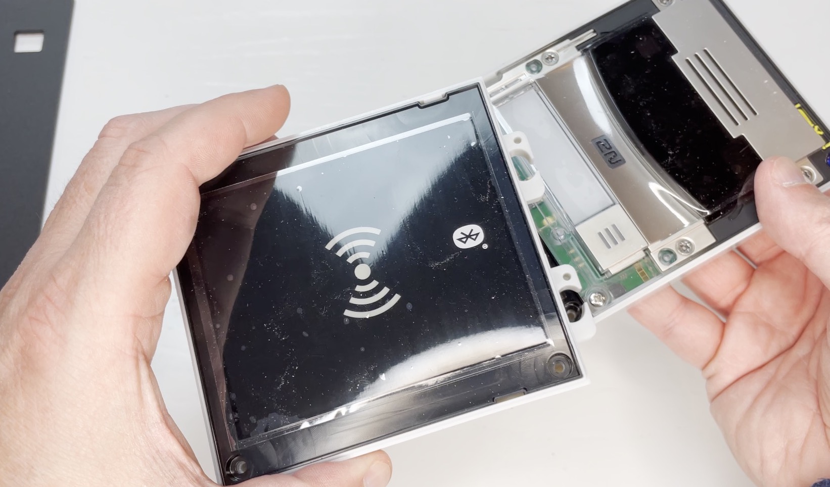 Citofonia su internet con 2N VERSO IP: video unboxing del posto esterno e dello schermo 7” Citofonia su internet con 2N VERSO IP: video unboxing del posto esterno e dello schermo 7”