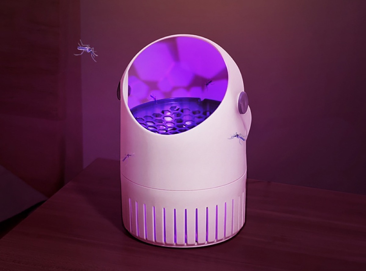 Prepariamoci a combattere le zanzare, solo 8 euro per la lampada JY-888