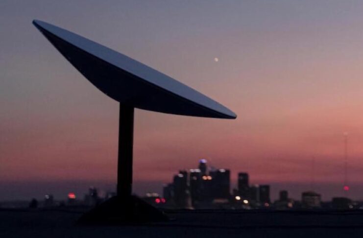 Elon Musk anticipa la connessione Starlink mobile