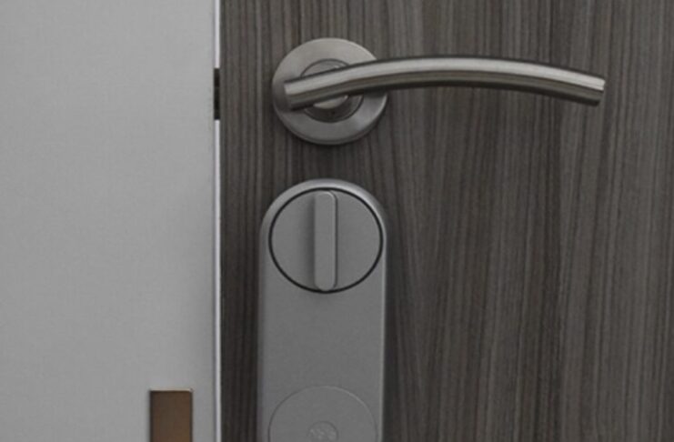 Yale e Philips Hue rendono più smart l’ingresso in casa