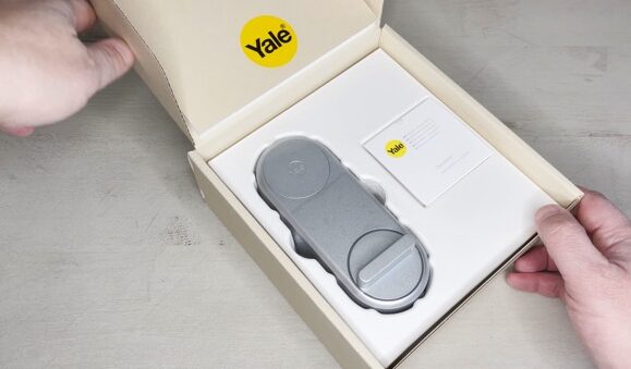 Recensione Yale Linus Smart Lock: chiude e apre la casa con Homekit, Alexa e Google