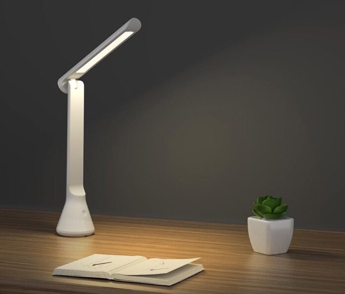 YEELIGHT YLTD11YL, la lampada da scrivania pieghevole con batteria integrata