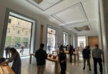 Apple Store Via del Corso, nuove foto (anche quella del primo iMac venduto)