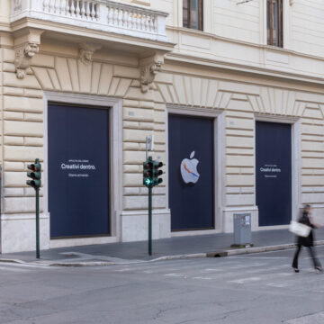 Apple Store Via del Corso Roma, le foto e la Mela di marmo