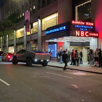 Tesla Cybertruck sconvolge le strade di New York