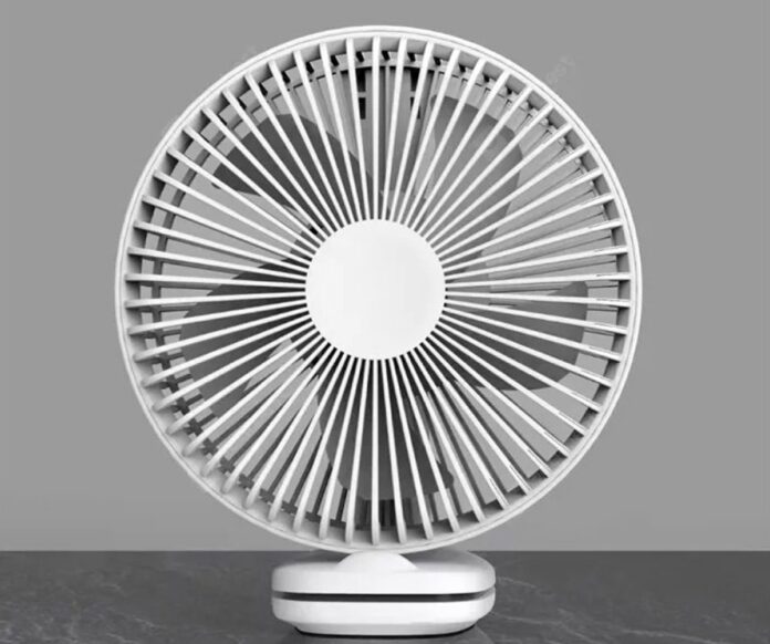 Arriva il caldo infernale, ecco il ventilatore 3-in-1 da scrivania per combatterlo a 25 euro