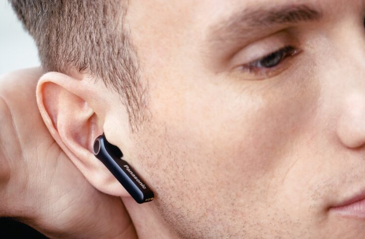 Panasonic B100 sono gli auricolari wireless in stile AirPods