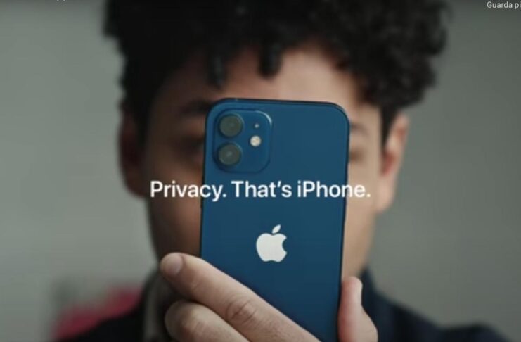 Tracked è un nuovo spot di Apple dedicato all’App Tracking Transparency