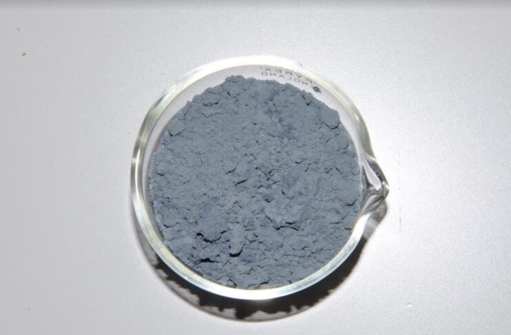 Azienda vicentina trasforma le batterie dei cellulari in smalti per piastrelle