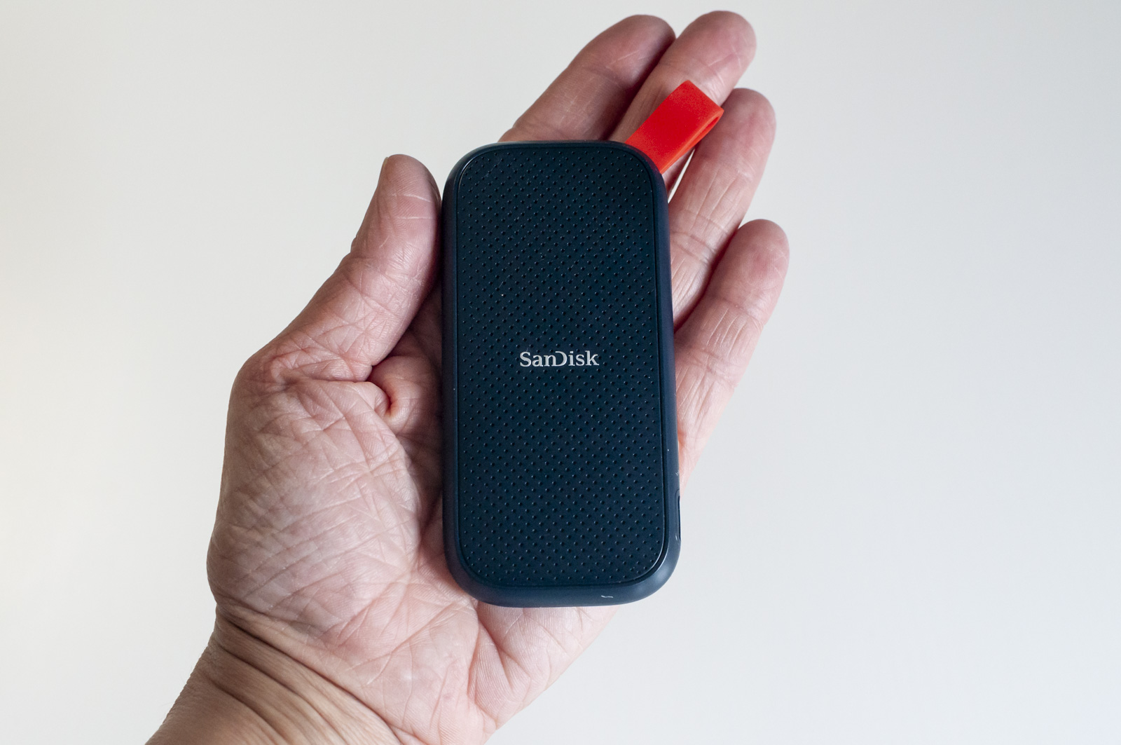 Recensione SSD portatile SanDisk se vi serve piccolo, veloce economico 