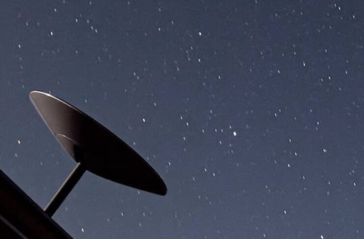 La carovana di luci nella notte. Ecco Starlink di Elon Musk
