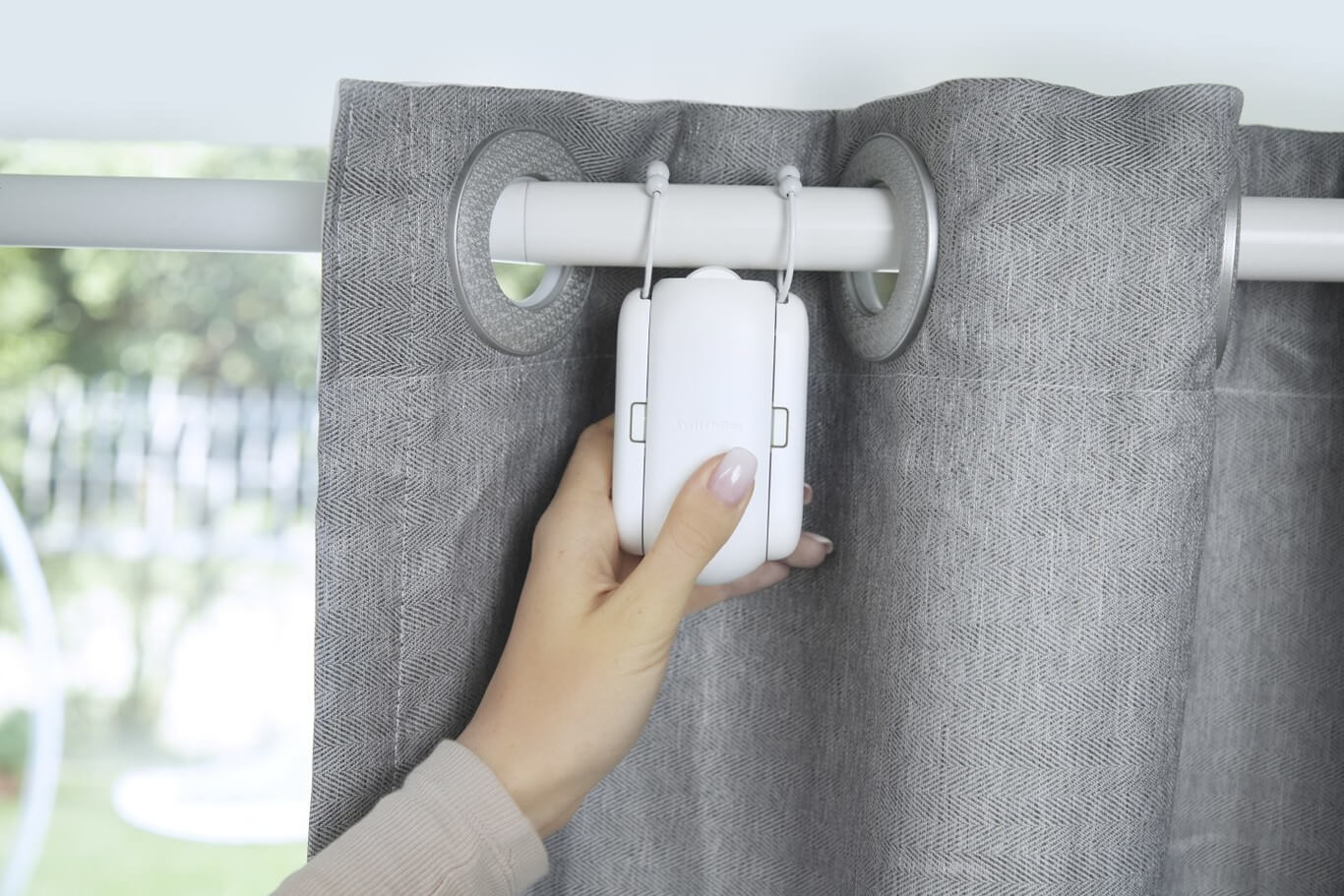 SwitchBot Curtain, geniale sistema smart per automatizzare le tende anche  con Siri: solo 59,50€ 