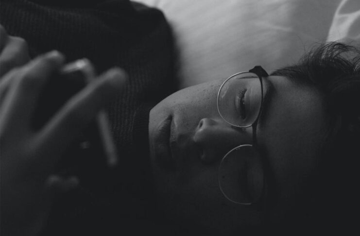 Uno studio dice che Night Shift e modalità simili non aiutano a migliorare il sonno