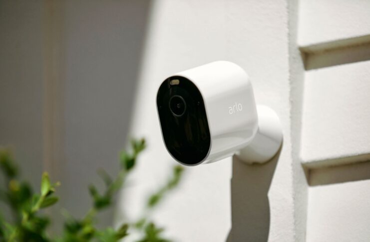 La videocamera Arlo Pro 4 è disponibile per la prenotazione