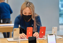 Apple chiede ancora di far rientrare i dipendenti a settembre, nuove proteste