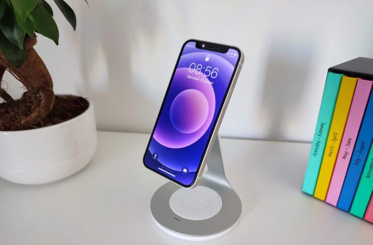 Recensione caricabatterie wireless magnetico Anker 2-in-1