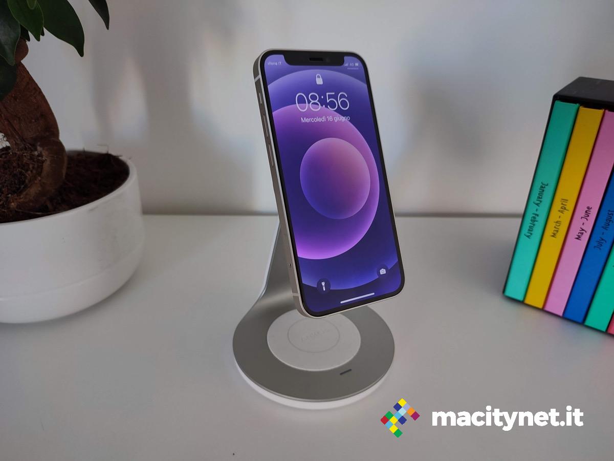 Recensione caricabatterie wireless magnetico Anker 2-in-1
