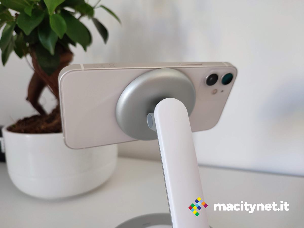 Recensione caricabatterie wireless magnetico Anker 2-in-1