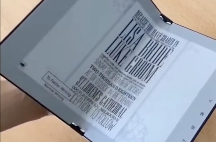 Amazon valuta l’idea di un Kindle con display pieghevole