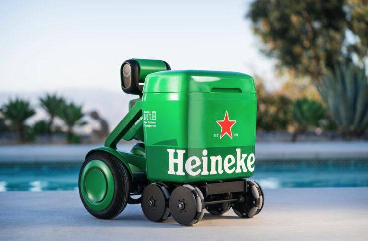 Heineken BOT è il robot che ti segue con la birra fresca