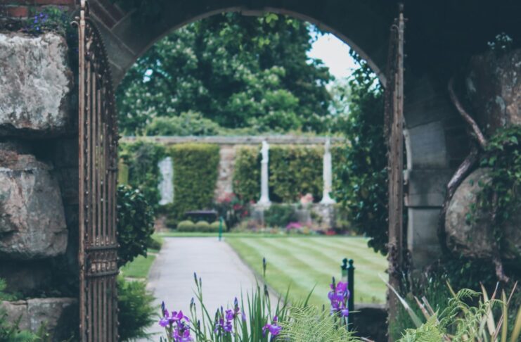 Apple, tra giardino chiuso e parco a tema