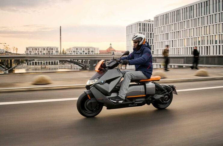 BMW CE 04, mobilità urbana a due ruote a propulsione elettrica