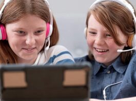 Dopo l’Australia, anche la Danimarca vuole impedire agli adolescenti l’accesso ai social media Arrivano le nuove cuffie BuddyPhones School+ per bambini di Onanoff