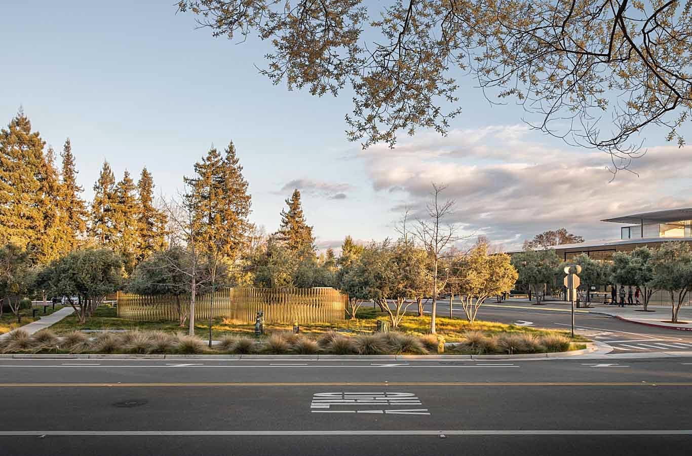 Mirage, la scultura che porta tutto il mondo ad Apple Park