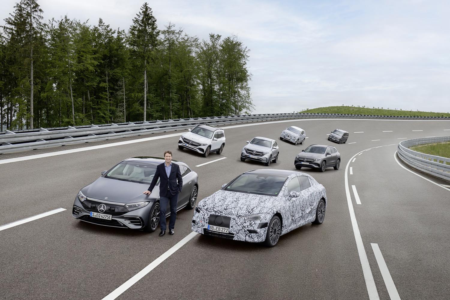 Mercedes-Benz si prepara a diventare completamente elettrica