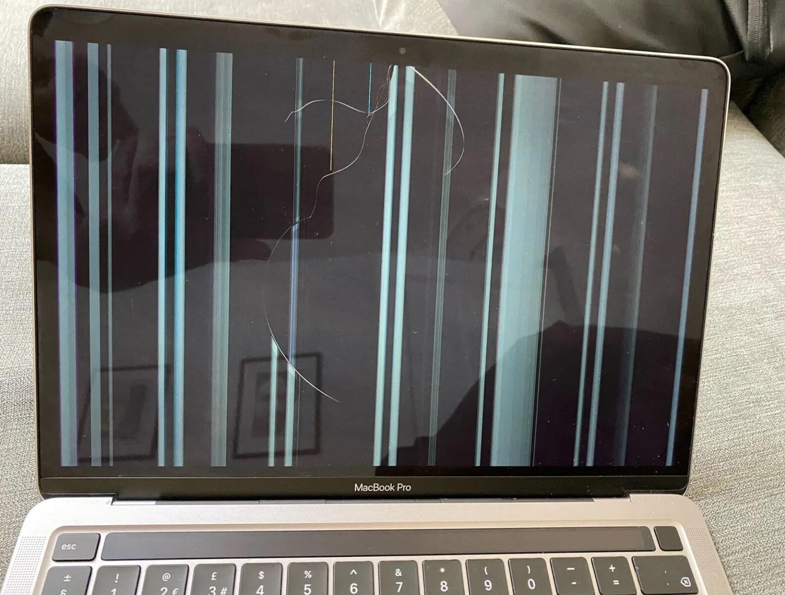 Alcuni utenti MacBook M1 segnalano rotture al display nel normale utilizzo