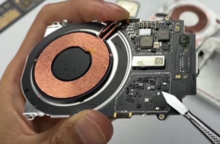 Lo smontaggio del MagSafe Battery Pack di Apple