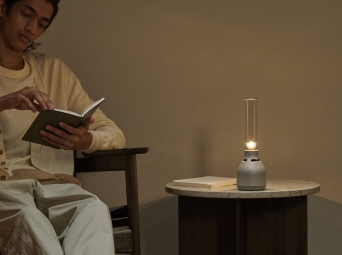 Sony rivela il suo nuovo altoparlante portatile stile lampada con effetto lume di candela