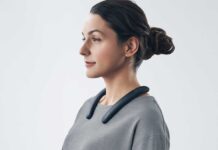 Sony SRS-NB10 è uno speaker indossabile per il telelavoro