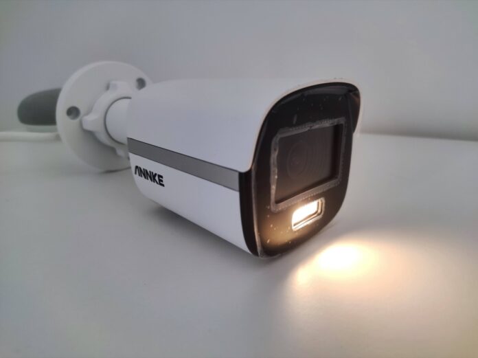 In prova ANNKE NC400, la camera di sicurezza che vi fa vedere i colori al buio
