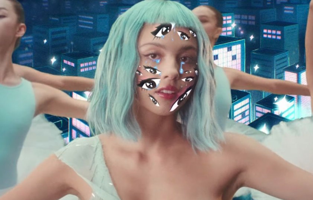 Apple presenta il video musicale di Olivia Rodrigo made on iPad