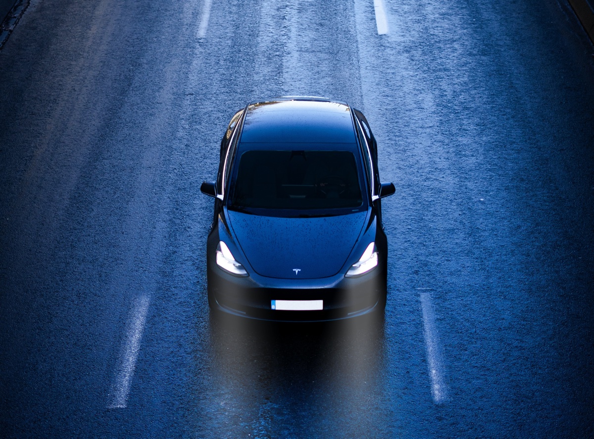 Tesla richiama due milioni di auto per rendere più sicuro Autopilot