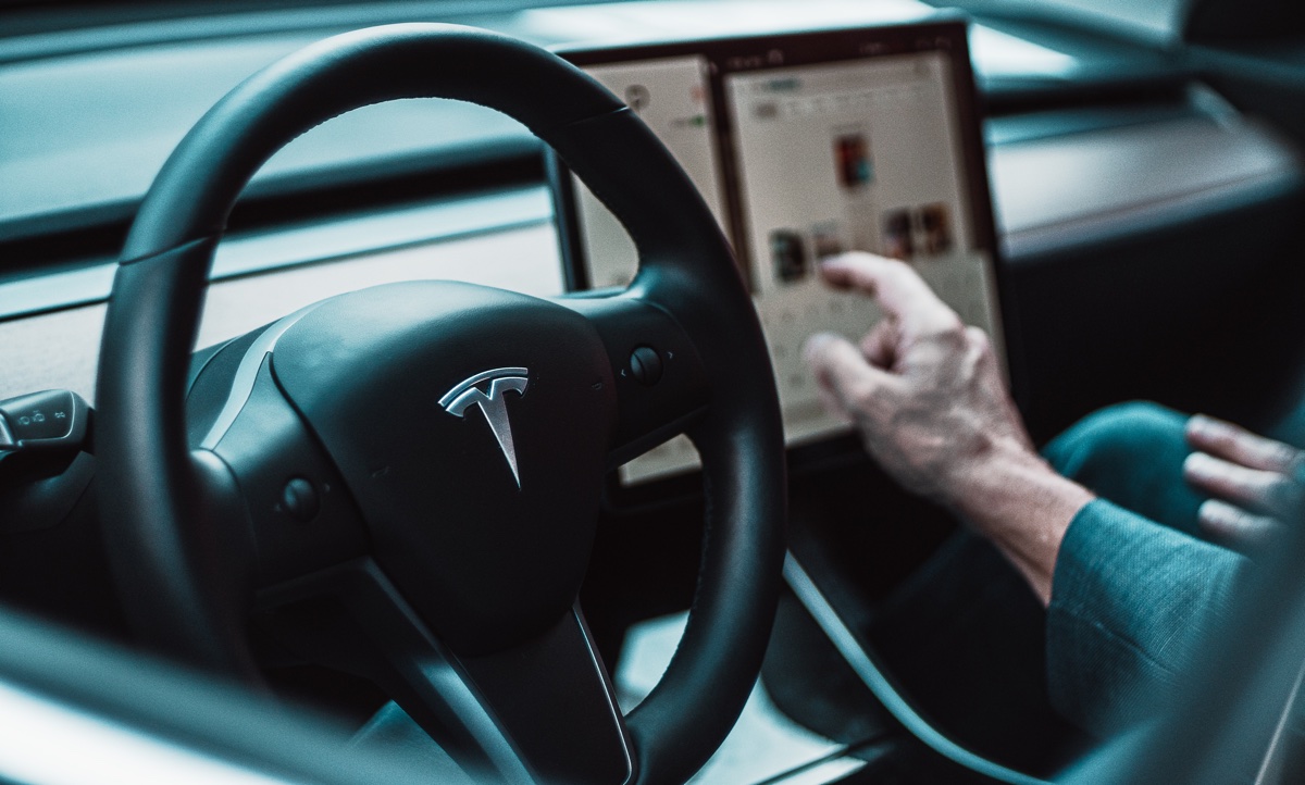Tesla Autopilot è sotto indagine per incidenti