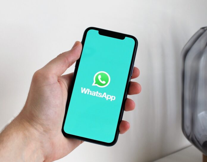 WhatsApp per iPhone mostrerà anteprime giganti delle pagine web